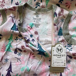 Honest Company Sleeper size 0-6months
